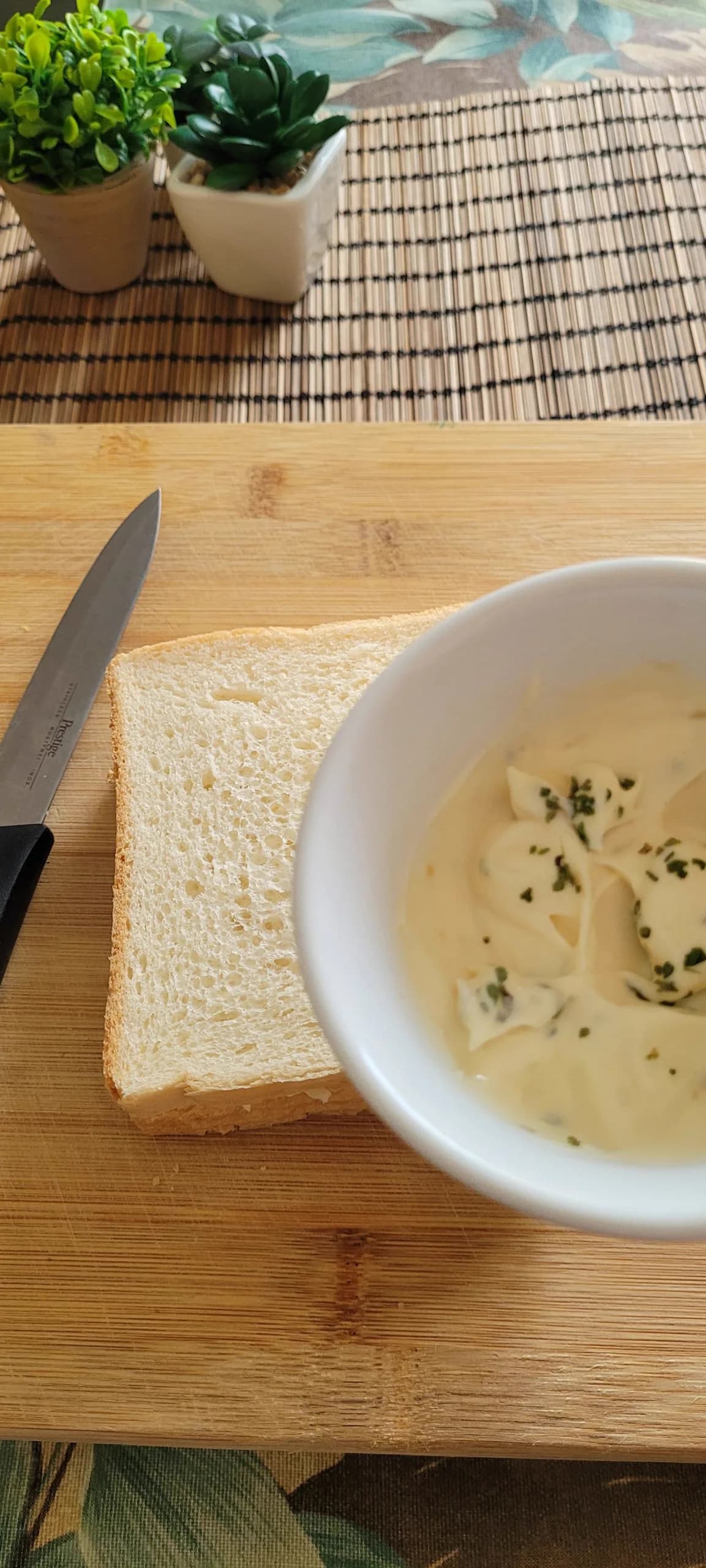 Hot cheesy garlic toast ready to serve